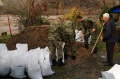 Serbian Armed Forces help citizens in flood-affected areas