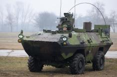 Modern gun howitzer crews in training