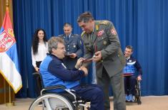 General Dikovic receives the most successful athletes