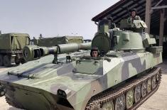 Training with Gvozdika self-propelled howitzers