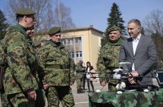 Minister Stefanović visits SAF units in Kraljevo garrison