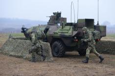 Modern gun howitzer crews in training