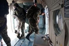 Први падобрански скокови војника на служењу војног рока