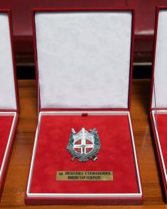 Association of Military Volunteers in 1912-1918 Wars, their descendants and admirers award plaque to Minister Stefanović