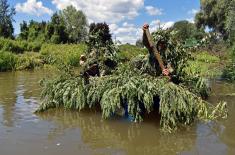 Scouts train to navigate around submerged obstacles