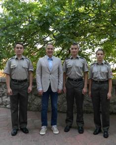 Minister Stefanović presents awards to students of military schools for results achieved