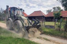 Војска Србије помаже грађанима Трговишта и Прокупљa