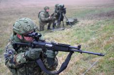 Modern gun howitzer crews in training
