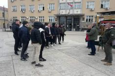 Growing interest in voluntary military service under arms among young people