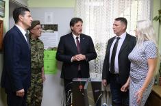 Министар Гашић обишао Центар Министарства одбране у Нишу