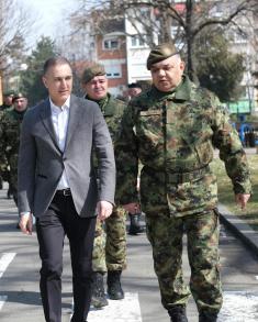 Minister Stefanović visits SAF units in Kraljevo garrison