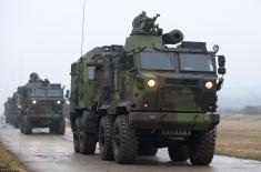 Modern gun howitzer crews in training