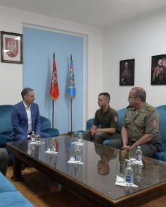 Minister Stefanović rewards military policeman Penić