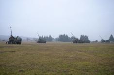 Modern gun howitzer crews in training