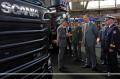 Министар Шутановац посетио Међународни салон привредних возила