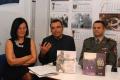 Министар одбране и начелник Генералштаба на штанду Медија центра "Одбрана"