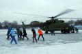 Army is unblocking the roads and evacuating the snowed-in citizens 