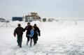 Army is unblocking the roads and evacuating the snowed-in citizens 