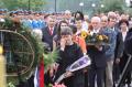 Minister lays wreaths on the memorial stone in Varvarin