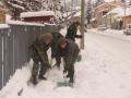 Pomoć Vojske građanima Srbije u čišćenju snega