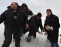 Војска и данас деблокира путеве и евакуише грађане завејане у снегу