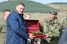 Председник и врховни командант Вучић: Војска је спремна, способна и обучена да сачува нашу земљу, поносан сам на наше војнике