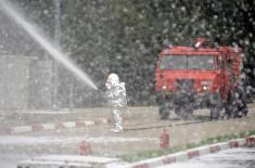 Vežba gašenja požara u skladištu pogonskih sredstava 