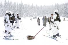 Members of Military Academy and British Armed Forces conduct joint cold-weather training