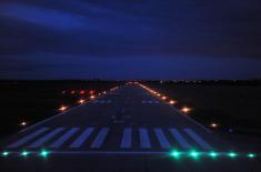 Ministar Vulin: Posle 21 godine na batajničkom aerodromu obnovljena svetlosna signalizacija 