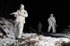 Army reconnaissance unit undergoes winter training