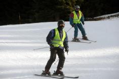 Army reconnaissance unit undergoes winter training