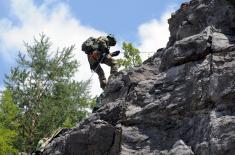 Minister Vulin at the Zavojsko Lake: After 30 years, the 63rd Parachute Brigade performed water jumps