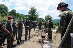 Minister Vulin at the Zavojsko Lake: After 30 years, the 63rd Parachute Brigade performed water jumps