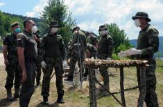 Minister Vulin at the Zavojsko Lake: After 30 years, the 63rd Parachute Brigade performed water jumps