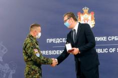 Predsednik Vučić uručio odlikovanja pripadnicima Ministarstva odbrane i Vojske Srbije 