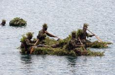 Minister Vulin at the Zavojsko Lake: After 30 years, the 63rd Parachute Brigade performed water jumps