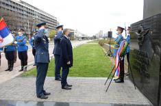 Министар Стефановић положио венац код Споменика пилотима браниоцима Београда 
