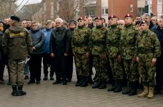 Minister Vučević unveils memorial bust for hero of Košare Goran Ostojić