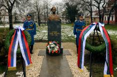 Minister Vučević unveils memorial bust for hero of Košare Goran Ostojić