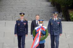 Minister Stefanović lays wreaths at Monument to Unknown Hero to mark Serbian Armed Forces Day