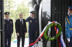 Minister Stefanović lays wreaths at Monument to Unknown Hero to mark Serbian Armed Forces Day