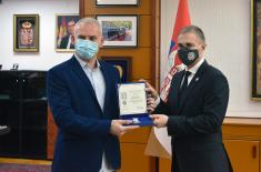 Ministar Stefanović uručio priznanja za doprinos u borbi protiv kovida 