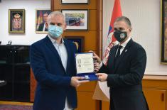 Minister Stefanović presents awards for contribution to the fight against Covid