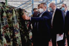 Ministar Vulin: “Jumko“ proizvodi najbolje, a pripadnici Vojske Srbije najbolje i zaslužuju