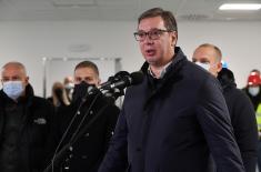 Predsednik Vučić: Ponosan sam što smo za četiri meseca izgradili velelepnu kovid bolnicu u Batajnici