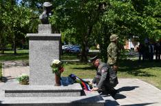 Delegation of the Ministry of Defence and Serbian Armed Forces Lays a Wreath to Fallen Warrior of Košare Tibor Cerna