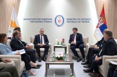 Sastanak ministra Gašića sa ministrom odbrane Republike Kipar Palmasom