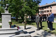 Delegation of the Ministry of Defence and Serbian Armed Forces Lays a Wreath to Fallen Warrior of Košare Tibor Cerna
