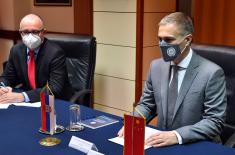 Sastanak ministra Stefanovića sa ambasadorkom Kine Čen Bo