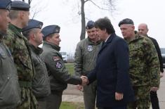 Ministar Gašić obišao pripadnike 98. vazduhoplovne brigade